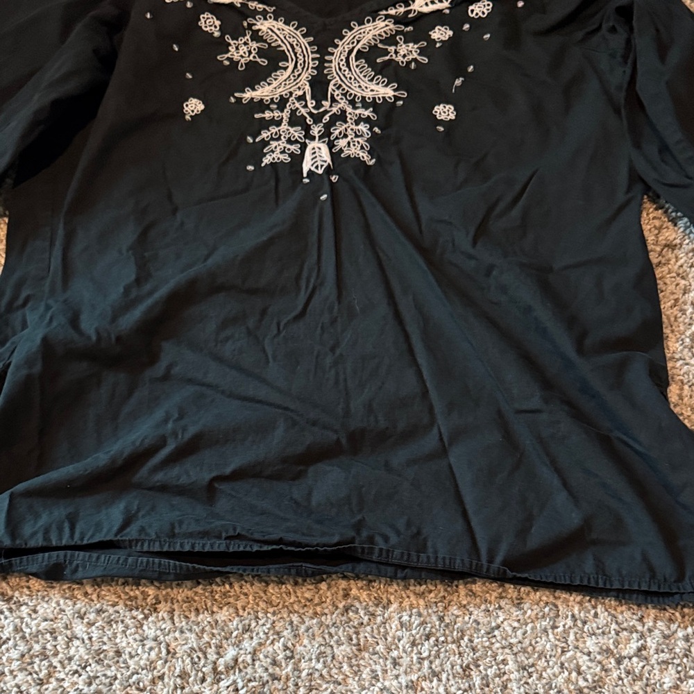 Tantrums Collective Black and White Embroidered with Sequins V-Neck Tunic - Picture 6 of 7